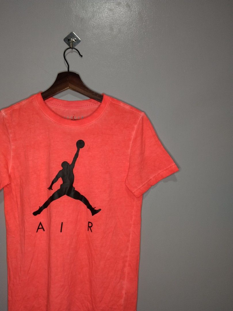 Jordan T-shirt (Category: Activewear) located in Bago City. Submitted by gent.ly.getup (Listing ID 1461912596, Image 3). Description: like new issue: see last pic medium youth 9.8/10 color rate 16 by 24.