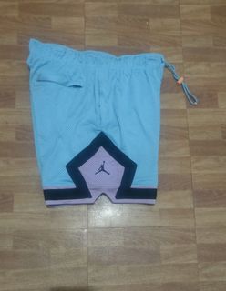 (Category: ) located in . Submitted by THRIFTHITS (Listing ID 1461824315, Image 1). Description: .