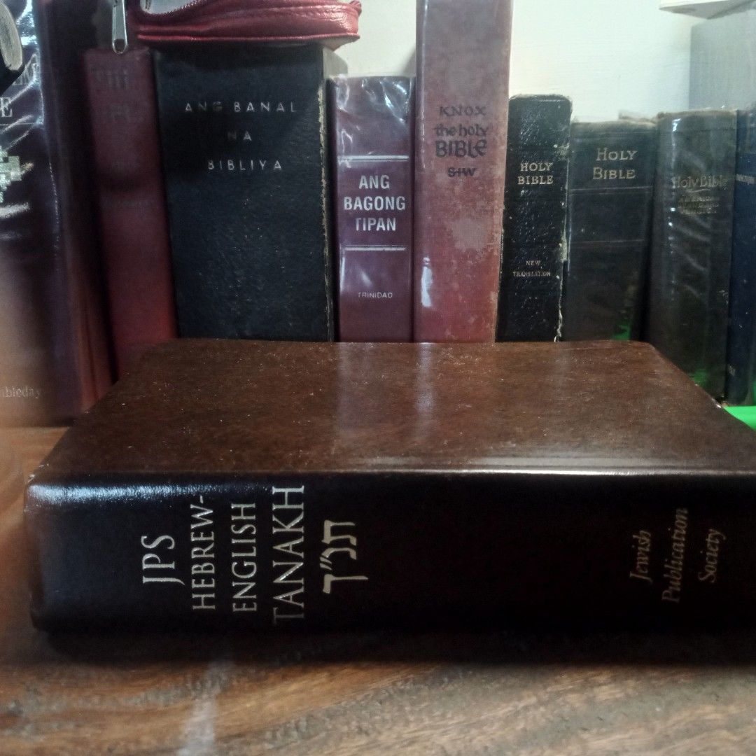 JPS HEBREW - ENGLISH TANAKH (Category: Religion Books) located in Manila. Submitted by ardealgo (Listing ID 1461879116, Image 3). Description: .