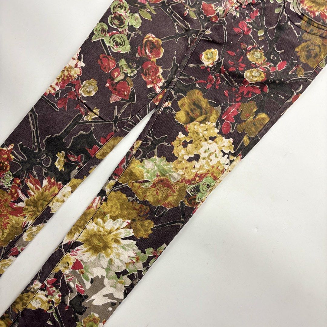 Just Cavalli Floral Print Pants (Category: Jeans) located in Makati City. Submitted by ragrepository (Listing ID 1461951020, Image 3). Description: Just Cavalli Floral Print Pants Tagged as 27 fits 30 Waist-15” Front rise-7.5” Back rise-10.5” Inseam-31” Outseam-39” Thigh-9” Knee-6.5” Leg opening-6” Condition-9/10 Flaw- None .