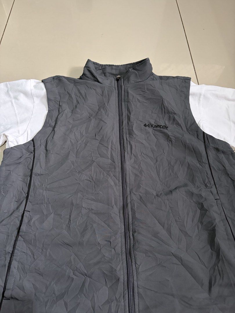 Kaepa Dark Gray Vest (Category: Vests) located in Cavite. Submitted by grabanddeclutter (Listing ID 1461810898, Image 2). Description: Kaepa Dark Gray Vest • Excellent and great condition as new! No issues 🌚 pamorma! Zippers working ✅ • Color rate 9.6/10 • Dimensions: W21.5 L26 • ₱250 + SF • Location: Dasmarinas Cavite No COD gcash payment COD visa LBC only Plus shipping fee Jnt or lalamove.
