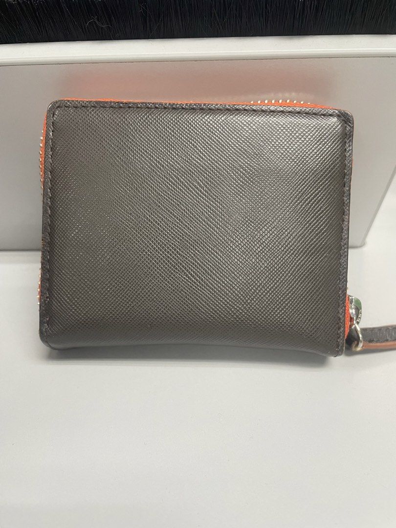 Kangol Leather Zip Around Wallet (Category: Belt bags, Clutches and Pouches) located in Antipolo. Submitted by lilhermes (Listing ID 1461879584, Image 2). Description: In very good condition Fit Card and folded bills No tear part and bakbak .