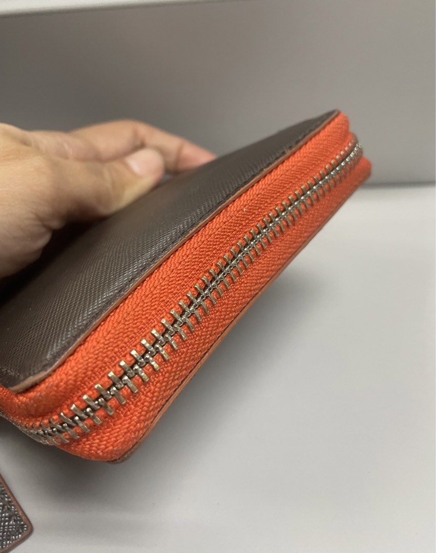 Kangol Leather Zip Around Wallet (Category: Belt bags, Clutches and Pouches) located in Antipolo. Submitted by lilhermes (Listing ID 1461879584, Image 3). Description: In very good condition Fit Card and folded bills No tear part and bakbak .