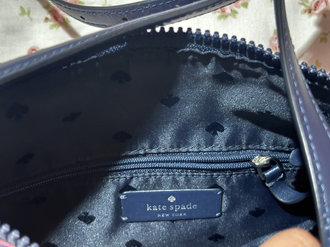 Kate Spade Lip Cross body nylon bag (Category: Cross-body Bags) located in Manila. Submitted by venus_demilo (Listing ID 1461848832, Image 2). Description: .