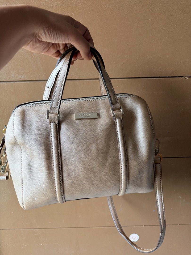Kate Spade New York Top Handle Bag (Category: Luxury Bags & Wallets) located in Manila. Submitted by jean777_love (Listing ID 1461866620, Image 1). Description: Color: ROSE GOLD.
