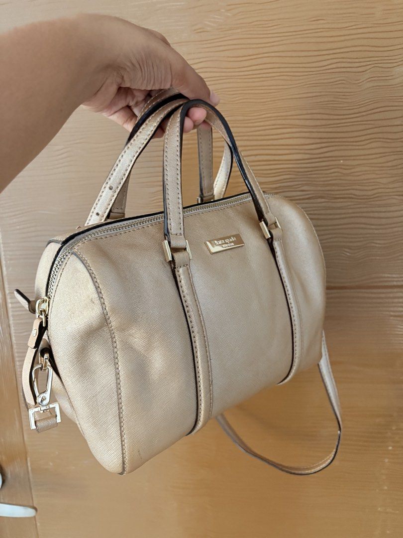 Kate Spade New York Top Handle Bag (Category: Luxury Bags & Wallets) located in Manila. Submitted by jean777_love (Listing ID 1461866620, Image 2). Description: Color: ROSE GOLD.