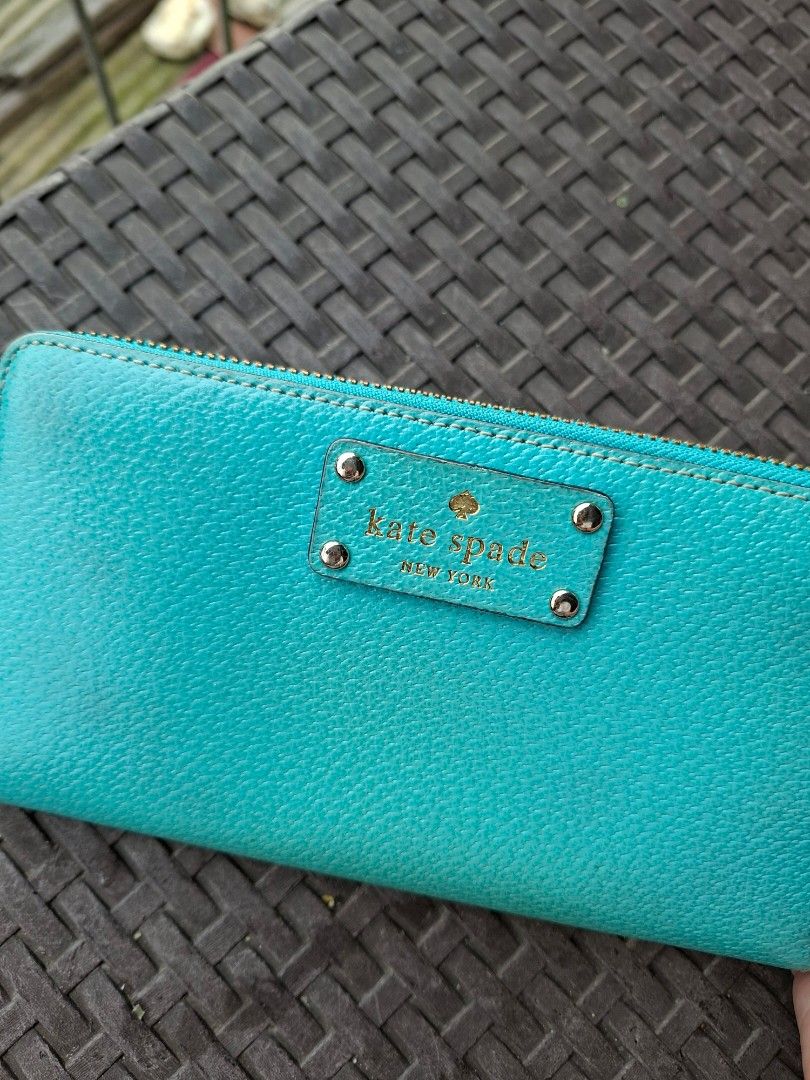 Kate spade wallet (Category: Wallets & Card holders) located in Baguio. Submitted by meganmeganv (Listing ID 1462029062, Image 2). Description: .