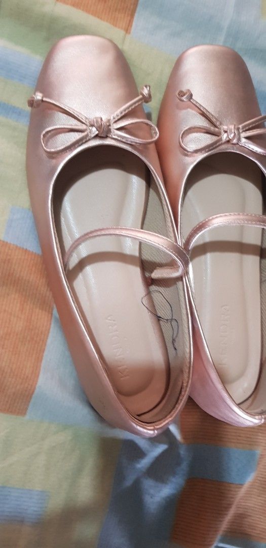 KENDRA Rose Gold Ballet Flats with Bow Detail (Category: Flats & Sandals) located in Quezon City. Submitted by seventeenjeonghan (Listing ID 1461808321, Image 3). Description: - Rose gold ballet flats by KENDRA - Features a cute bow detail on the front strap - Chic square toe design - Easy slip-on style for convenience - Versatile for casual outings or dressing up an outfit.