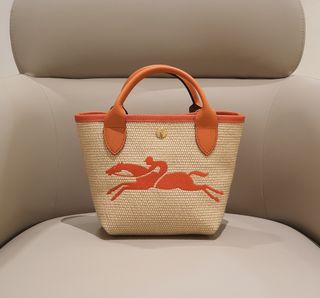 (Category: ) located in . Submitted by luxurydesignerbrands (Listing ID 1461876190, Image 1). Description: .