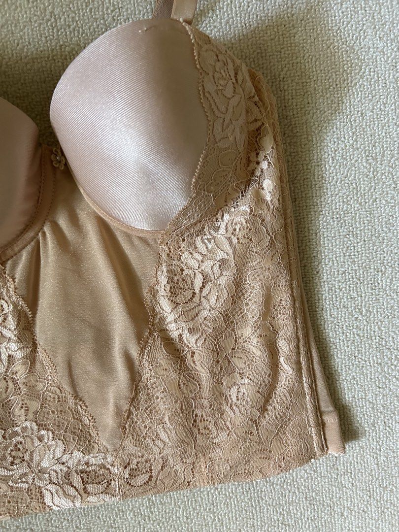 Khaki corset top (Category: Others Tops) located in Quezon City. Submitted by y2klar (Listing ID 1461967553, Image 3). Description: Khaki corset top Size-Small Medium 38-85B 10/10 Condition no flaws..