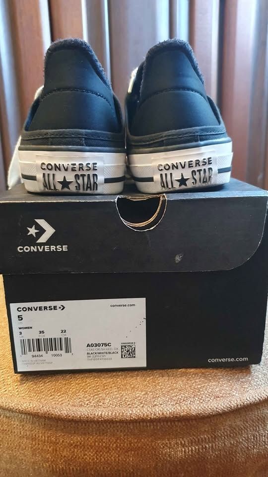 Kids Converse Chucks Crush Heel (Category: Sneakers) located in Antipolo. Submitted by vin977 (Listing ID 1461801042, Image 3). Description: Used Converse chucks crush heel (garter like heel material, easy to get in/out) Size 5 EU35 Very good condition (see pics) Upper Antipolo meetups or ship at buyers expense Negotiable .