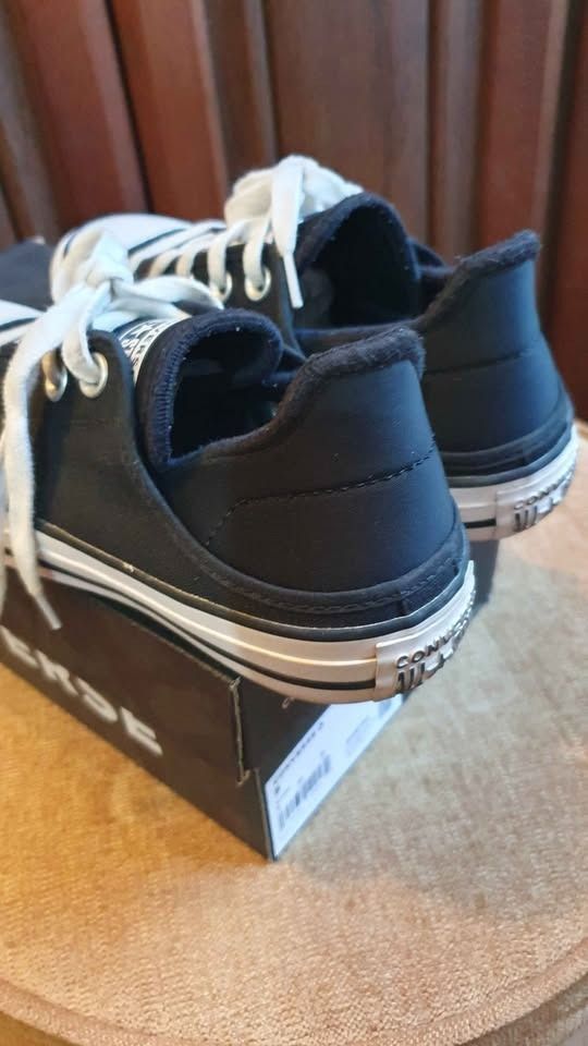 Kids Converse Chucks Crush Heel (Category: Sneakers) located in Antipolo. Submitted by vin977 (Listing ID 1461801042, Image 2). Description: Used Converse chucks crush heel (garter like heel material, easy to get in/out) Size 5 EU35 Very good condition (see pics) Upper Antipolo meetups or ship at buyers expense Negotiable .
