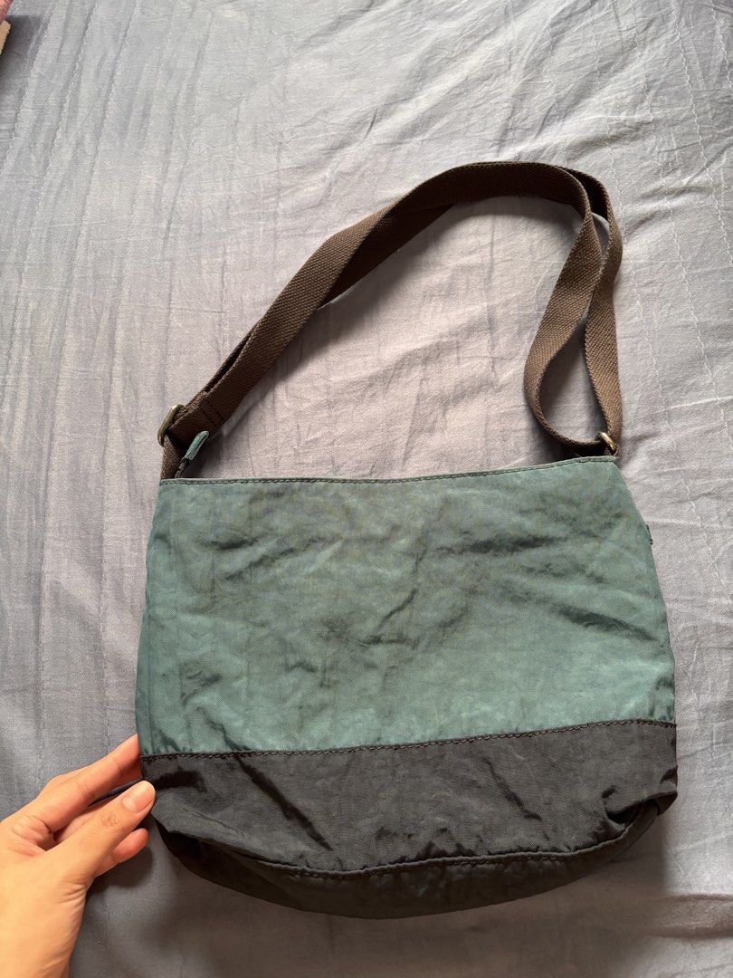 Kipling Teal & Black Nylon Crossbody Bag (Category: Cross-body Bags) located in Bacolod City. Submitted by nczr96 (Listing ID 1461874388, Image 2). Description: - Stylish teal and black Kipling crossbody bag - Durable nylon material - Adjustable strap with metal buckle for a custom fit - Secure main compartment and front zip pocket - Authentic Kipling logo on the front - Ideal for everyday use and travel Bought in Singapore No flaws at all Rfs: d