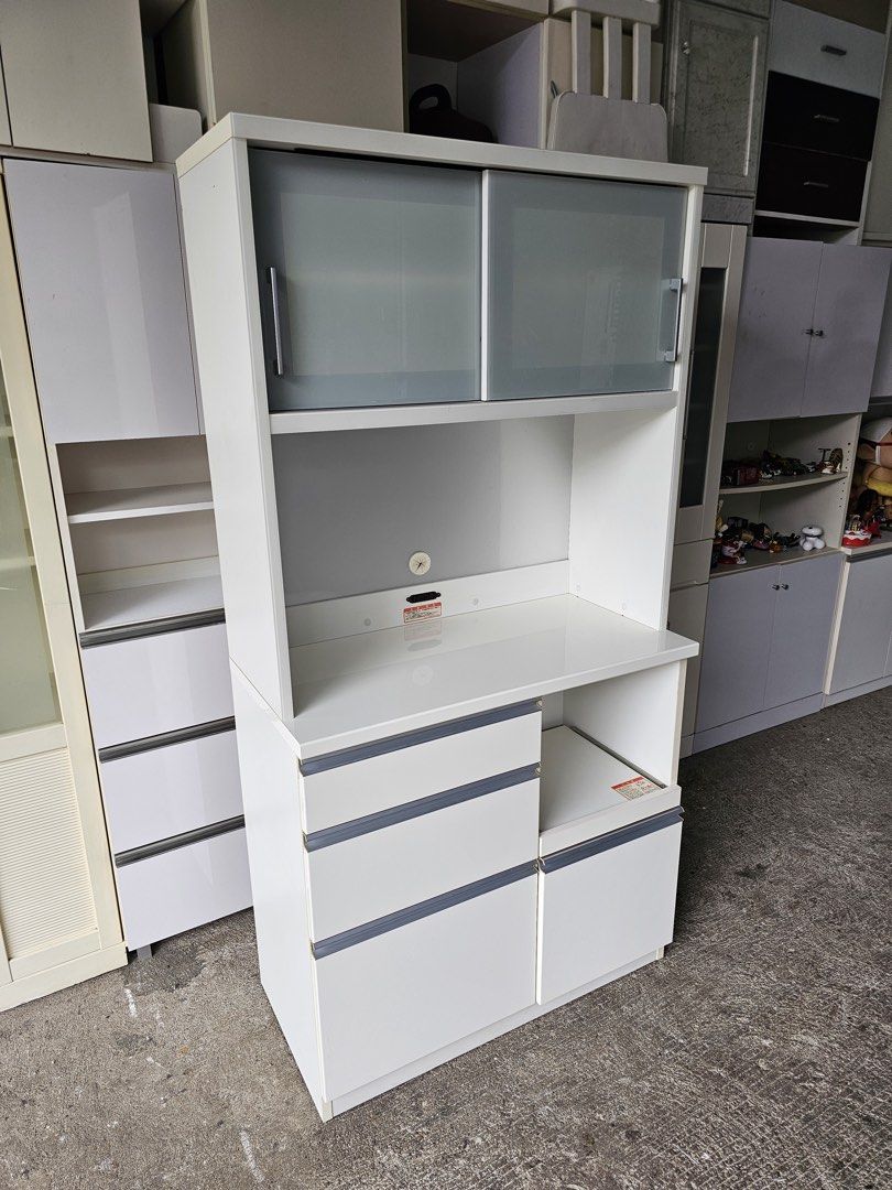 Kitchen Cabinet (Glossy) (Category: Shelves, Cabinets & Racks) located in Quezon City. Submitted by ledamadel (Listing ID 1462020785, Image 3). Description: Kitchen Cabinet (Glossy) ✔L-35.5 H-70 W-18 inches 📏 ✔️2 Doors,2 Shelfs & 5 Drawers 🗄 ✔️Socket Ready 🔌 ✔️Compress and Mdf Back! 💢 ✔Scratches As-is! 👌 Location: 40 Aplaya Napocor Vill. Tandang Sora Quezon City. For inquiry please Pm us or Call. 09066885859 Please like our page thanks! 👇👇