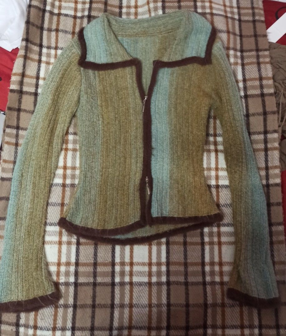 Kknitted Cardigan, Long Sleeve (Category: Longsleeves) located in Quezon City. Submitted by jannahbanana21 (Listing ID 1461898008, Image 2). Description: .