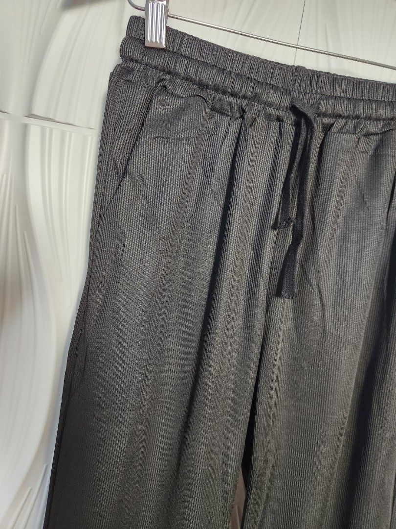 Knitted Gartered Pants Small to large (Category: Other Bottoms) located in Marikina City. Submitted by KanamiFinds (Listing ID 1461954735, Image 3). Description: Waist: 24 to 38 inches length: 36.5 inches from waist.
