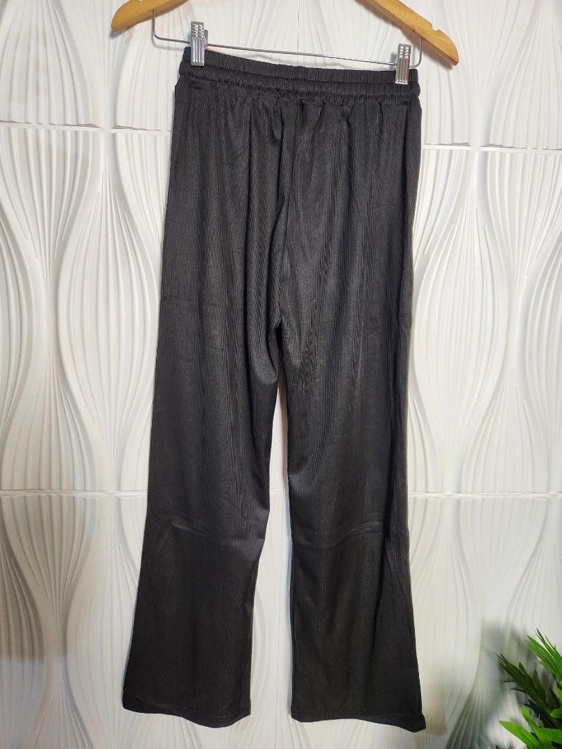 Knitted Gartered Pants Small to large (Category: Other Bottoms) located in Marikina City. Submitted by KanamiFinds (Listing ID 1461954735, Image 2). Description: Waist: 24 to 38 inches length: 36.5 inches from waist.