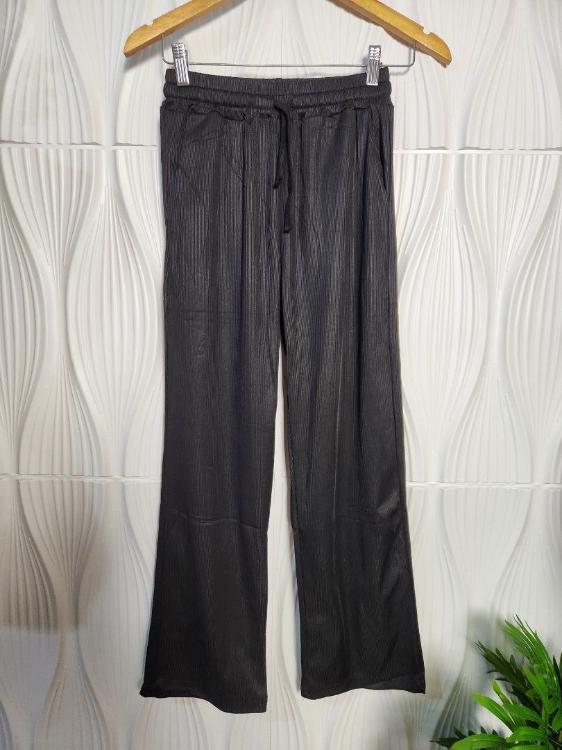 Knitted Gartered Pants Small to large (Category: Other Bottoms) located in Marikina City. Submitted by KanamiFinds (Listing ID 1461954735, Image 1). Description: Waist: 24 to 38 inches length: 36.5 inches from waist.