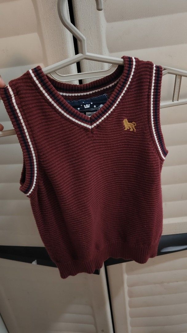 Knitted sweater vest (Category: Babies & Kids Fashion) located in Caloocan City. Submitted by luckybunny_8888 (Listing ID 1461799834, Image 1). Description: 1-2 yrs old.