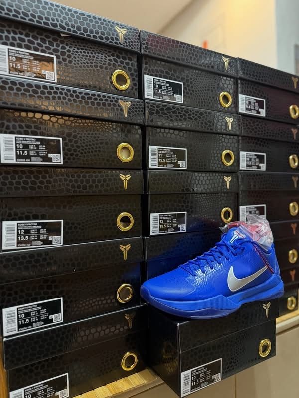Kobe 5 Protro Dodgers (Category: Casual Shoes) located in Manila. Submitted by gio.dee (Listing ID 1461935198, Image 1). Description: Kobe 5 Protro Dodgers Available on hand! ₱11,000 Sizes 8-13M ❗️First to pay basis. 🚚We deliver nationwide. 📩Pm for more details..