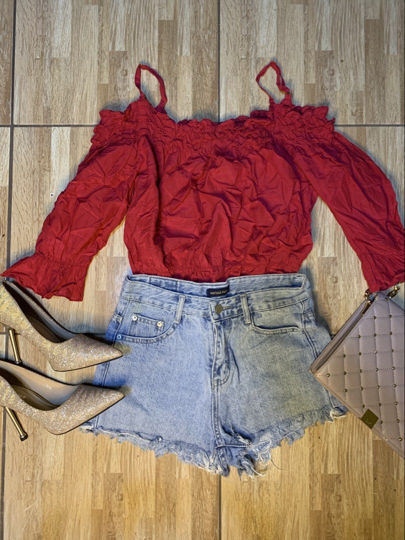 Korean Red Off-Shoulder Longsleeves Top (Category: Longsleeves) located in Quezon City. Submitted by ronavillezar (Listing ID 1461930336, Image 2). Description: - Red off-shoulder longsleeve top - Flattering and brightens complexion. Nakakaputi - Fits Small to Large frames - Stretchable fabric for comfort - Versatile: perfect for casual days or a night out - Easy to style with jeans or shorts - Super comfy and stylish.