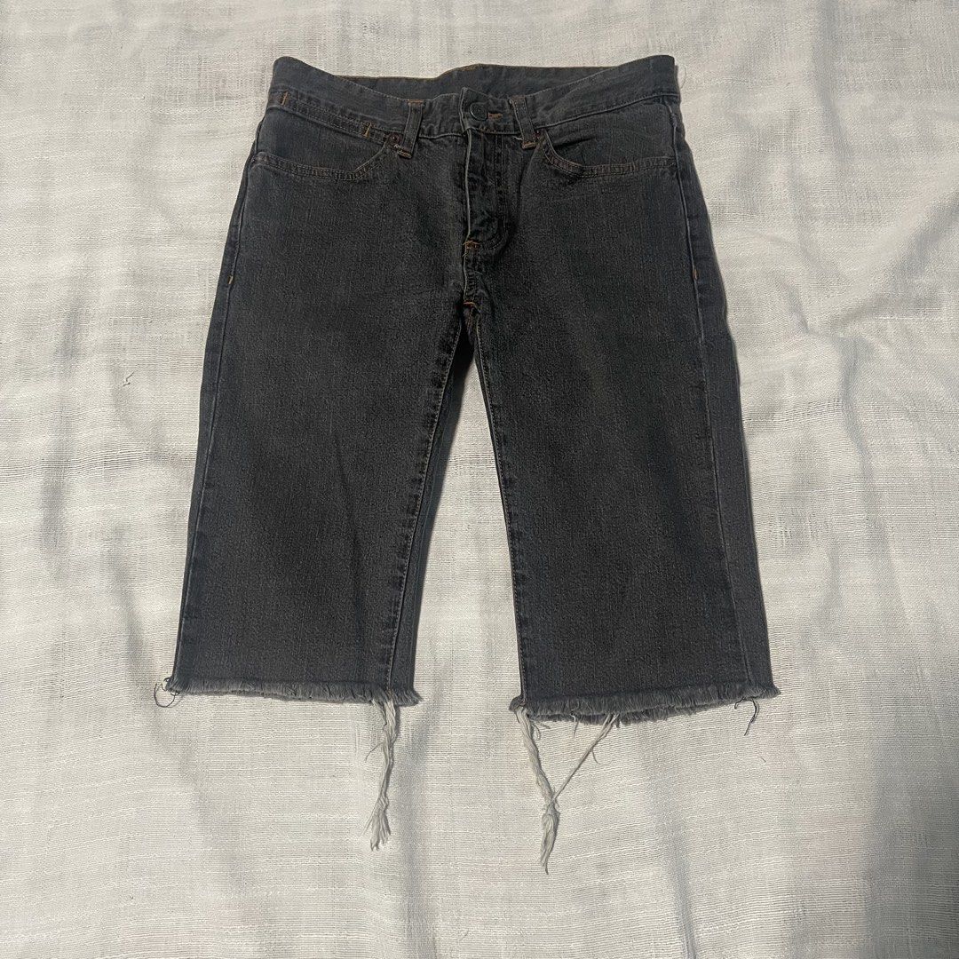 KREW Grey Denim Cutoff Shorts Size 28 (Category: Shorts) located in San Ildefonso. Submitted by rgdeclutters (Listing ID 1462028847, Image 3). Description: W - 28" L - 20".