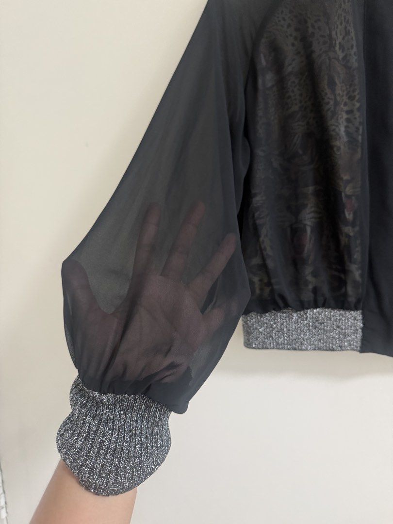 La Creme Medium Black Jacket (Sheer Arms) (Category: Coats, Jackets and Outerwear) located in Mandaluyong City. Submitted by amrdls (Listing ID 1461834670, Image 2). Description: La Creme Medium Black Jacket (Sheer Arms) BPI or GCASH Pick up only at Mandaluyong Buyer books Lalamove/Grab .