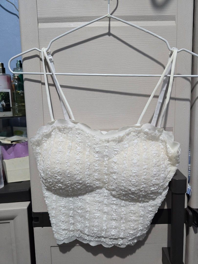 Lace Padded Top (Category: Sleeveless) located in Quezon City. Submitted by dinesaur (Listing ID 1461919213, Image 1). Description: up to med.