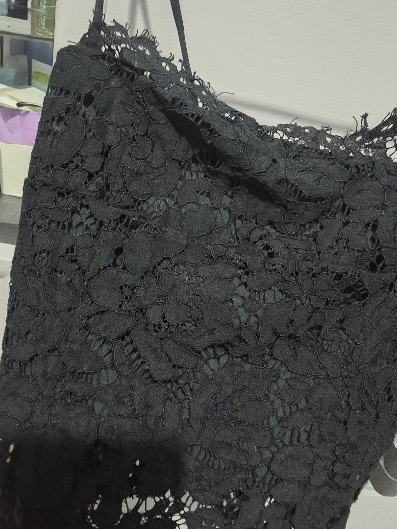 Lace Top (Category: Sleeveless) located in Quezon City. Submitted by dinesaur (Listing ID 1461919412, Image 2). Description: xs-semi med smock back.