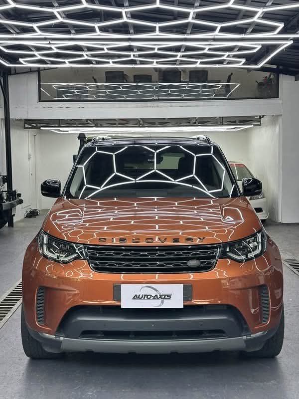 Land Rover Defender Discovery 5 First Edition Auto (Category: Used Cars) located in Manila. Submitted by quality_cars (Listing ID 1461934611, Image 1). Description: 2018 Land Rover Discovery 5 First Edition ✔ 35,000 kms only (Original Mileage) ✔ 3.0L V6 Diesel Engine ✔ First Edition Variant ✔ Rare Namib Orange ✔ All Stock, No Modifications ✔ 7-Seater Luxury SUV Market value 3m-3.3m Selling it for just 2.848m only 📍Quezon City.