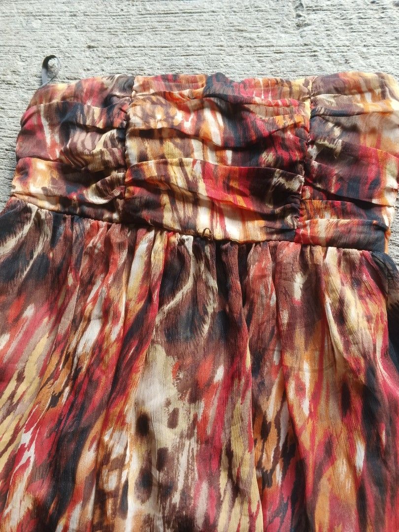 Y2K Le Chateau Strapless Hi-Low Dress (Category: Dresses) located in Manila. Submitted by icamalicdem29 (Listing ID 1461899090, Image 2). Description: - Strapless design - Ruched bust detail - Bold animal print (brown, red, tan) - High-low hemline (shorter in front, longer in back) - Lightweight fabric - Ideal for a night out.