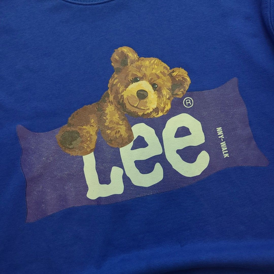 Lee Bear Graphic Sweatshirt (Category: Coats, Jackets and Outerwear) located in Quezon City. Submitted by mofinds.ph (Listing ID 1461829852, Image 3). Description: Size: Large Dimes: 23x27 Condition: Excellent/Great condition MOP: BPI DELIVER: LALAMOVE OR J&T MEETUP/PICKUP: Victoria Tower D, Mother Ignacia Ave., Brgy. Paligsahan, Diliman, Quezon City.