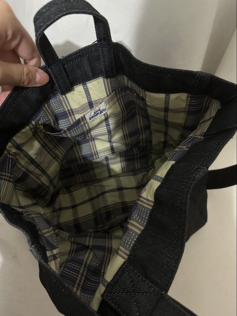 Lee denim bag (Category: Shoulder Bags) located in Paranaque City. Submitted by chessyscloset_ (Listing ID 1461971853, Image 3). Description: ⭐️2 way bag ⭐️Brand new with tag ⭐️unisex .