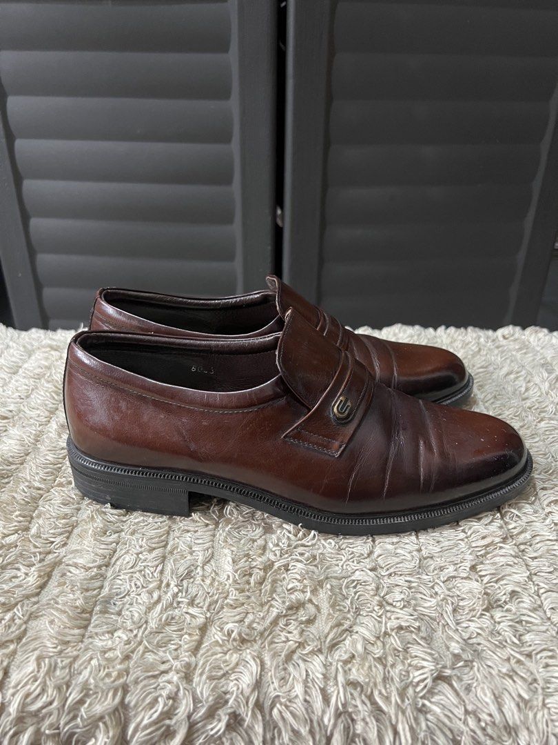 Leonardo Leather Shoes (Category: Dress Shoes) located in Angono. Submitted by odd.fitt (Listing ID 1461968514, Image 1). Description: Parang brand new Thrifted, I only used it once after buying No box No issue 8.5 US men 42 EU 26.5 cm.