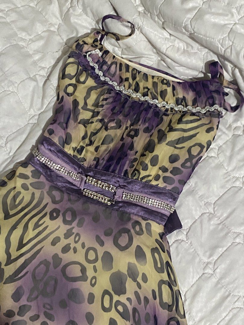 Leopard print purple midi dress (Category: Dresses) located in Manila. Submitted by dear_soleil (Listing ID 1461911531, Image 3). Description: size s-m self tie on the waistline has missing emblems but it’s not visible at first glance .