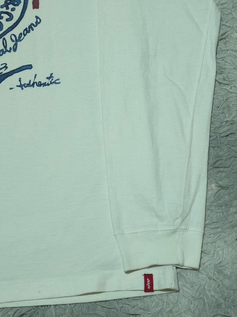 Levis (Category: Formal Shirts) located in Abulug. Submitted by humanwhosellthings (Listing ID 1461801403, Image 3). Description: LEVÌS ✅️Size: Medium ✅️Dimes: 19W x 27L ✅Condition: Excellent ✅Issue: None, Needs wash only ✅Color Rate: 9.5/10.