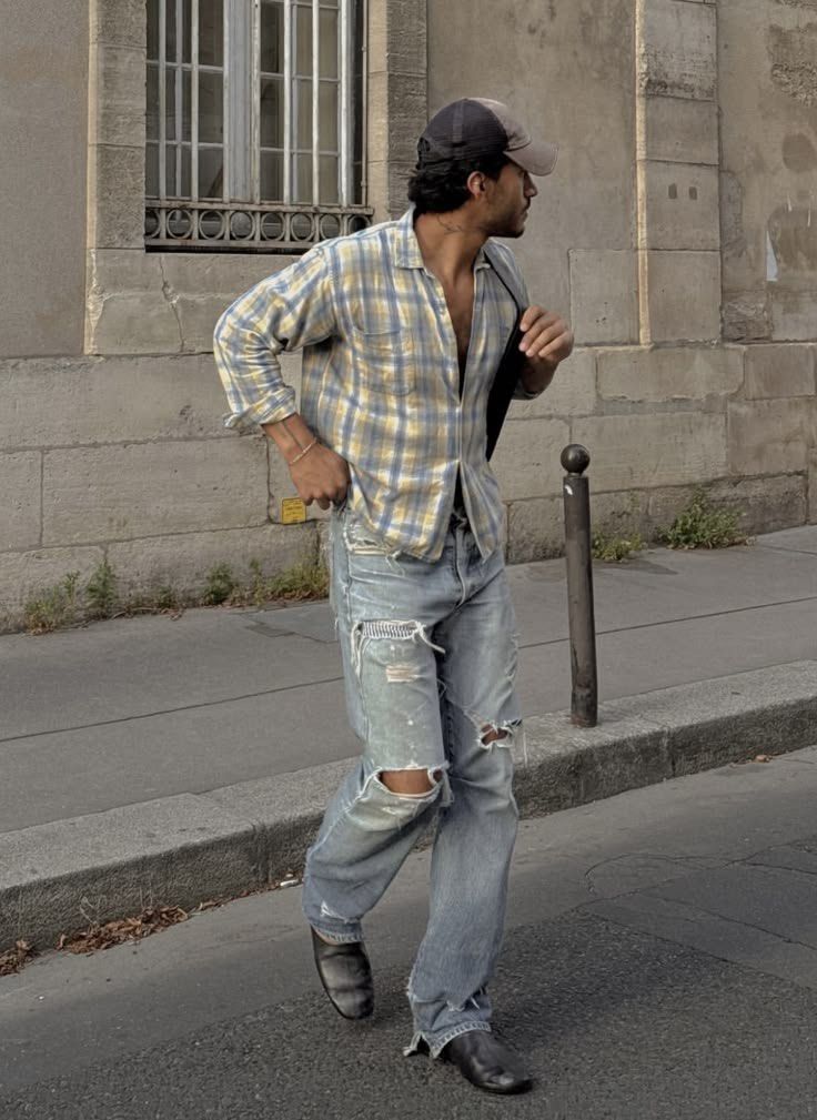 Levis 726 Flare Distressed Denim Jeans (Category: Jeans) located in Imus. Submitted by wwew.shop (Listing ID 1461906755, Image 2). Description: 32 W 43 L 12 T 11 Hem Condition: Excellent Colorrate: 9/10 Issue(s):.