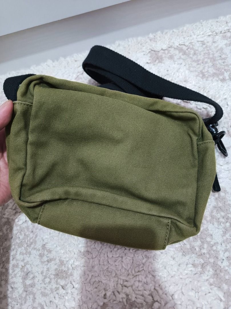 Levi's Canvas Sling Bag Olive Green (Category: Belt bags, Clutches and Pouches) located in Caloocan City. Submitted by adidaszler (Listing ID 1461800217, Image 2). Description: - Authentic Levi's waist bag - Color: Olive Green - Material: 100% Cotton (Outer shell & lining) - Closure: Zipper - Features: Hands-free convenience, durable design - Ideal for carrying essentials.