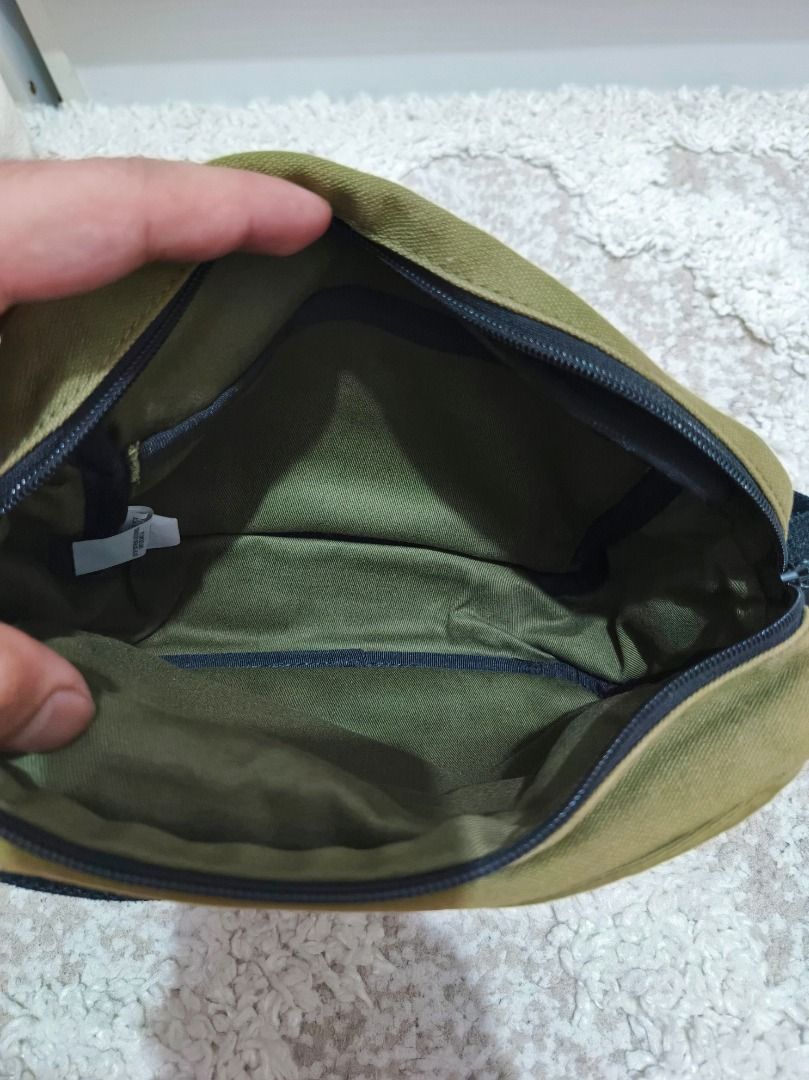 Levi's Canvas Sling Bag Olive Green (Category: Belt bags, Clutches and Pouches) located in Caloocan City. Submitted by adidaszler (Listing ID 1461800217, Image 3). Description: - Authentic Levi's waist bag - Color: Olive Green - Material: 100% Cotton (Outer shell & lining) - Closure: Zipper - Features: Hands-free convenience, durable design - Ideal for carrying essentials.