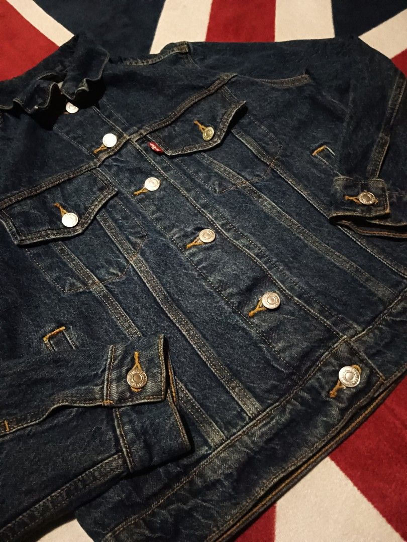 LEVIS DENIM BUTTONS DOWN JACKET (Category: Coats, Jackets and Outerwear) located in Santa Cruz. Submitted by rae_declutclothes (Listing ID 1461974871, Image 3). Description: SMALL ON TAG GOOD CONDI.