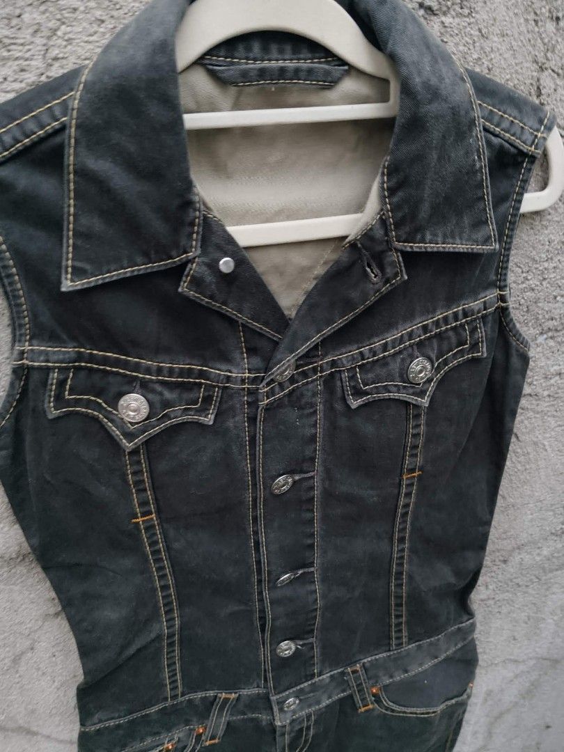 Levi's Denim for women's (Category: Shirts) located in Mawab. Submitted by kingacecruda (Listing ID 1461882681, Image 3). Description: Levi's Denim for women's as new condition authentic.