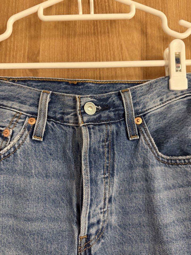 Levi's Denim Midi Skirt Size 24 (Category: Skirts) located in Manila. Submitted by conradfisher (Listing ID 1461873981, Image 2). Description: .