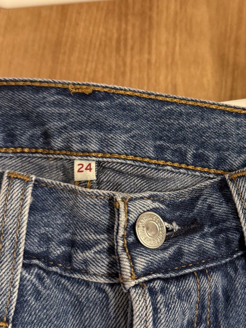 Levi's Denim Midi Skirt Size 24 (Category: Skirts) located in Manila. Submitted by conradfisher (Listing ID 1461873981, Image 3). Description: .