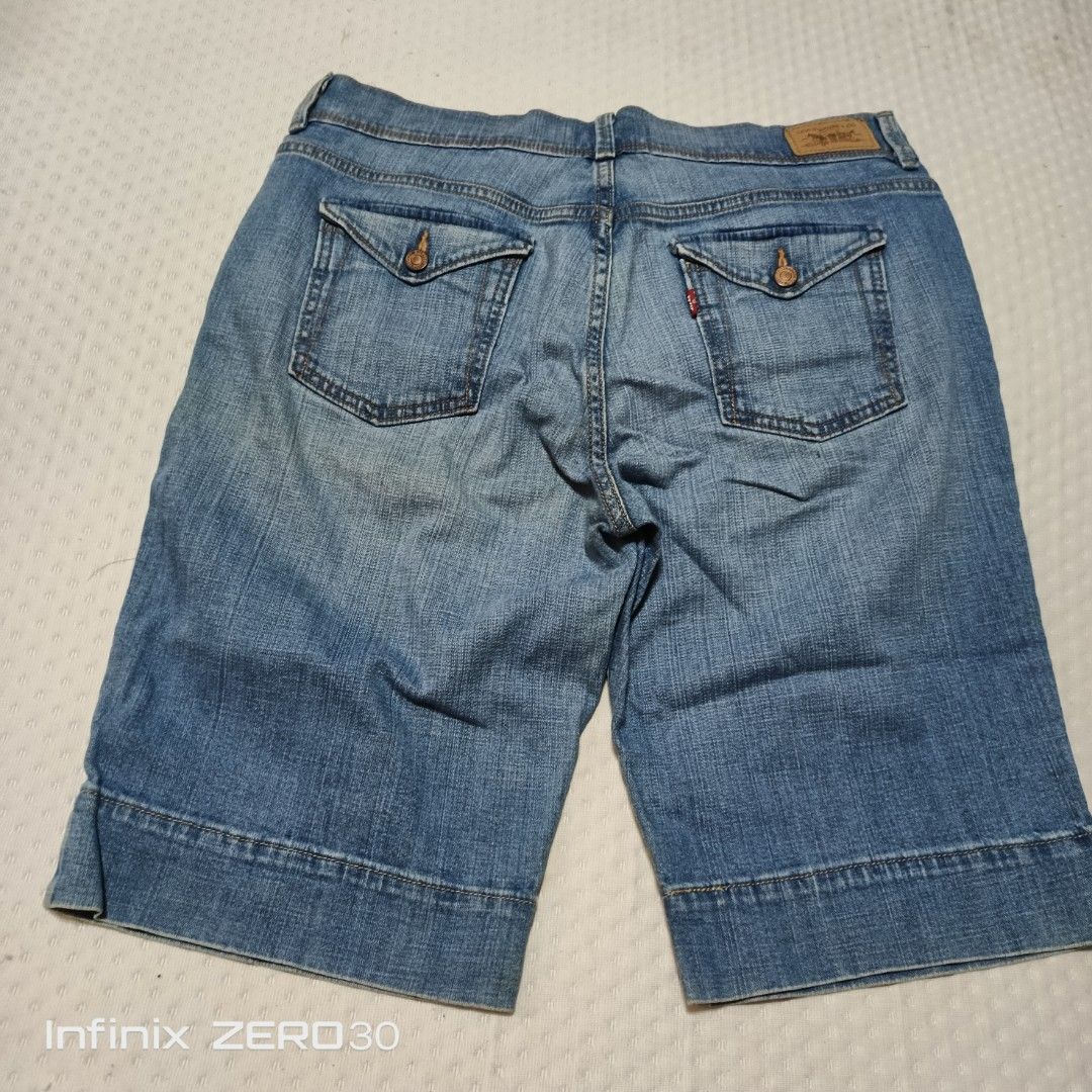 LEVI'S LONG SHORT WOMEN 34-36 (Category: Shorts) located in Quezon City. Submitted by ahyaladyblue (Listing ID 1461932425, Image 2). Description: .