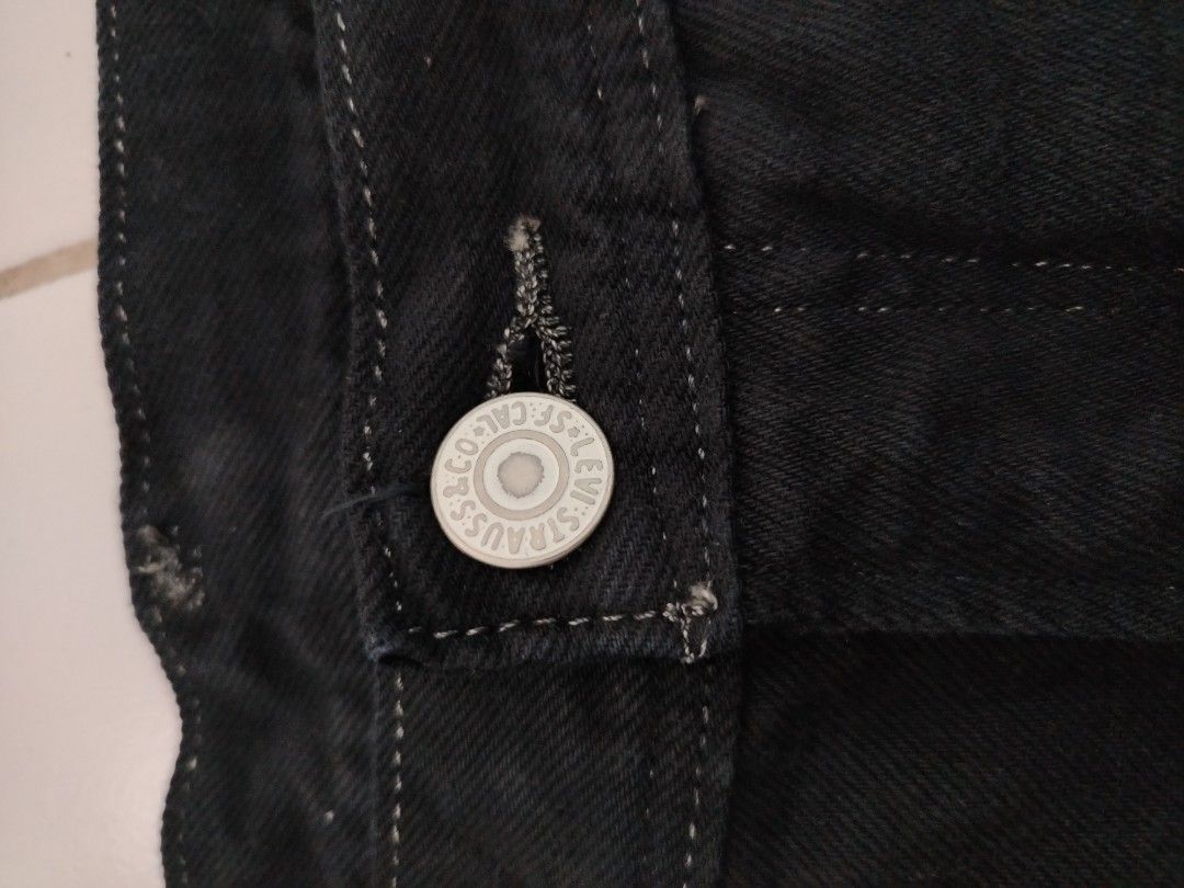 Levi's Red Jeans W34 L32 Black (Category: Jeans) located in Surigao. Submitted by kevinjayli90874 (Listing ID 1461854987, Image 3). Description: - Black Levi's Red Jeans - Size: W34 L32 - Classic denim style - Button fly closure - Iconic red tab on back pocket - Perfect for everyday wear - Feel free to ask any questions!.