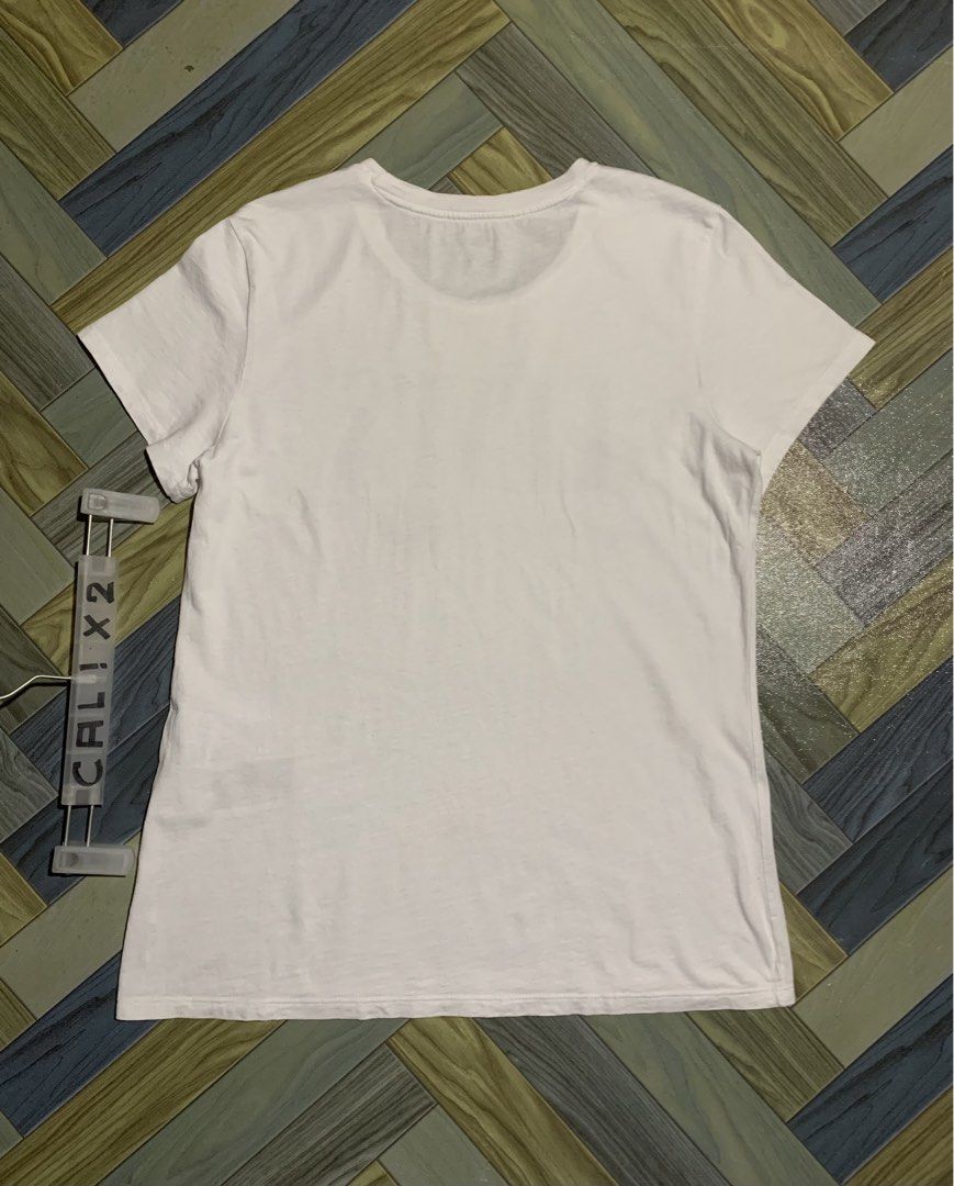LEVI’S SHIRT FOR WOMENS (Category: Shirts) located in Kapalong. Submitted by ac_thrift (Listing ID 1461804265, Image 2). Description: LEVI’S SHIRT FOR WOMENS Size: Medium Dimes: W18 x L25.7 Color rate: 10/10 Condition: Excellent MoP: Gcash Location: Mindanao, Davao del Norte, Kapalong, 8113.
