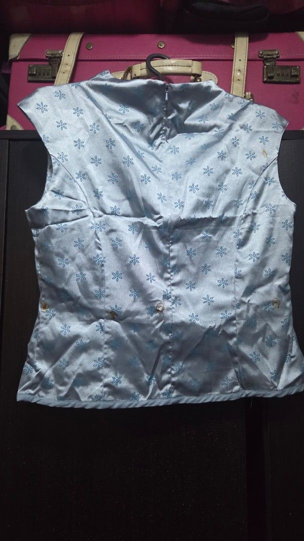 Light Blue Floral Top (Category: Sleeveless) located in Quezon City. Submitted by kctheexplorer05 (Listing ID 1461909522, Image 2). Description: - Light blue top - Delicate floral pattern - Buttons down the front - stains visible.