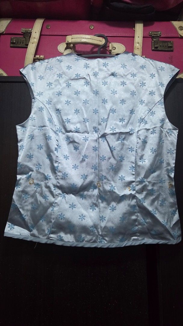 Light Blue Floral Top (Category: Sleeveless) located in Quezon City. Submitted by kctheexplorer05 (Listing ID 1461909522, Image 1). Description: - Light blue top - Delicate floral pattern - Buttons down the front - stains visible.