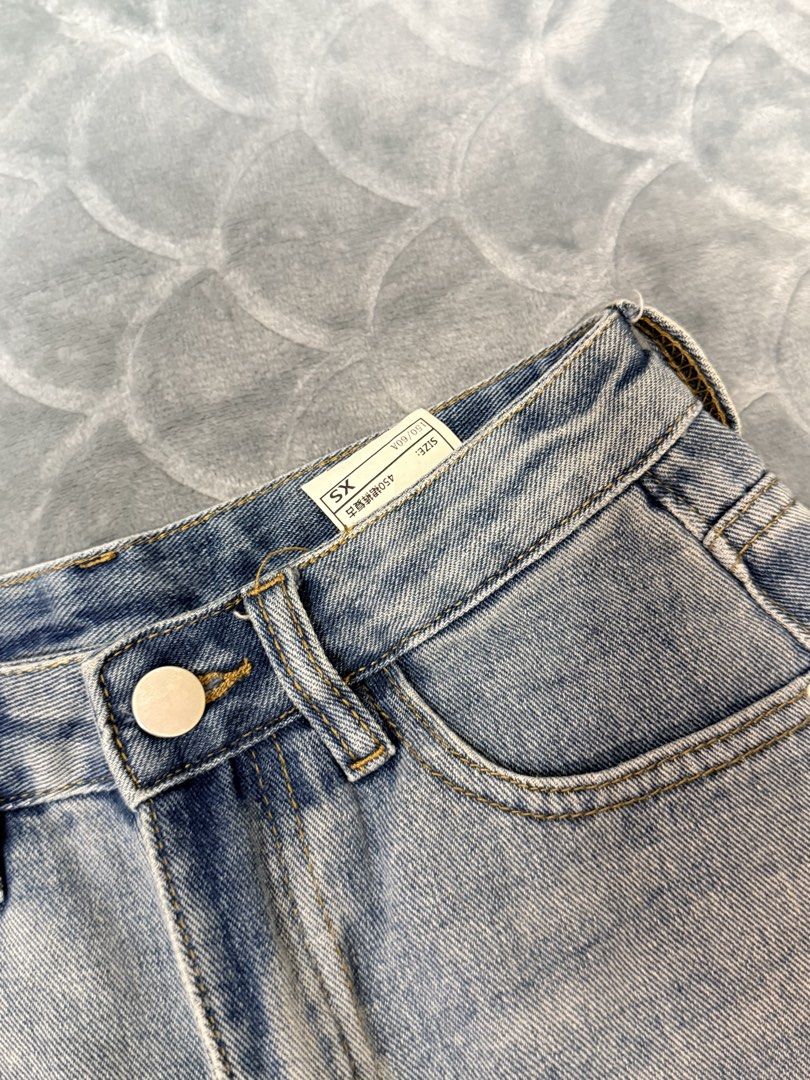 Light Wash Denim A-Line Skort (Category: Skirts) located in Tarlac. Submitted by kylienclrzbl (Listing ID 1461918626, Image 2). Description: - Cute light wash denim skirt - A-line cut - Front pockets - Button closure - Estimated size XS - Ideal for casual wear - Waist 23-24.