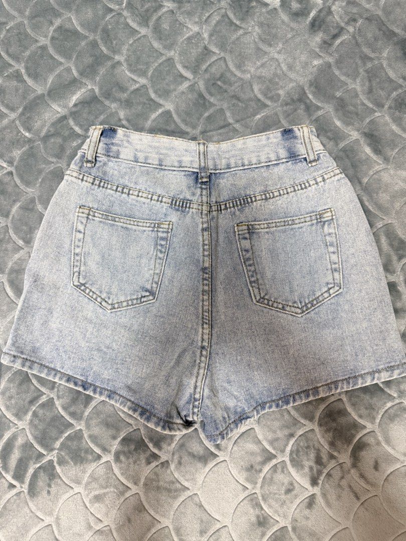 Light Wash Denim Shorts (Category: Shorts) located in Tarlac. Submitted by kylienclrzbl (Listing ID 1461918986, Image 2). Description: - Cute light wash denim shorts - Classic five-pocket style - Button and zip closure - Frayed hem detail - Ideal for casual wear - Versatile: pairs easily with any top - Waist 23-24.